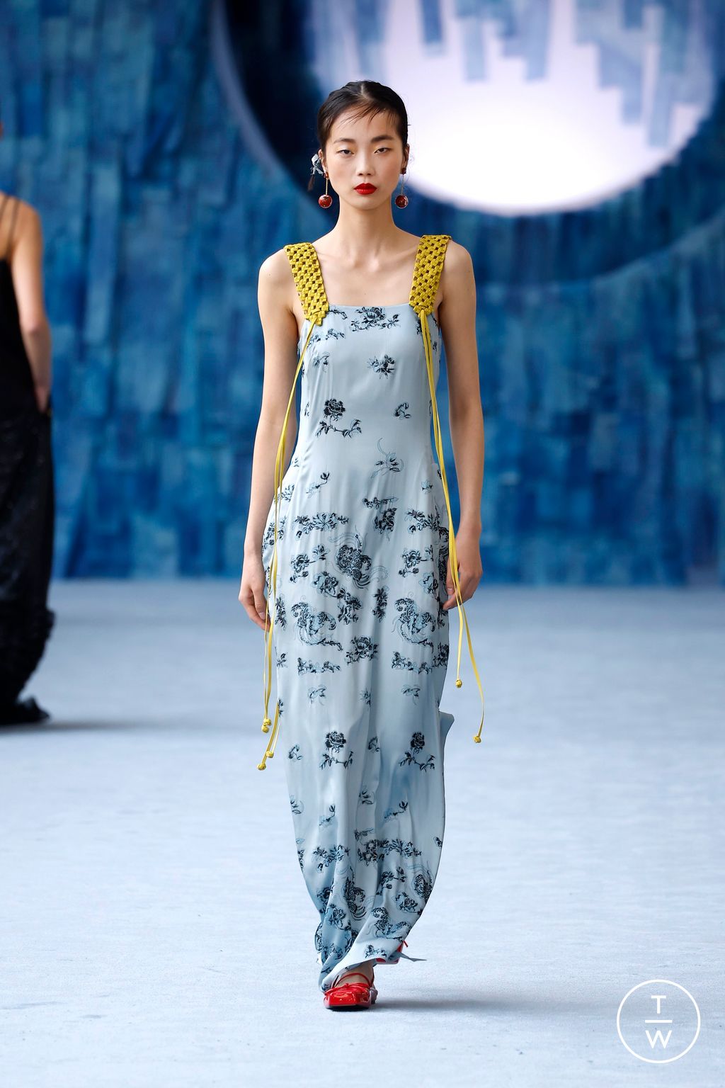 Fashion Week Milan Spring/Summer 2025 look 35 from the Hui collection womenswear