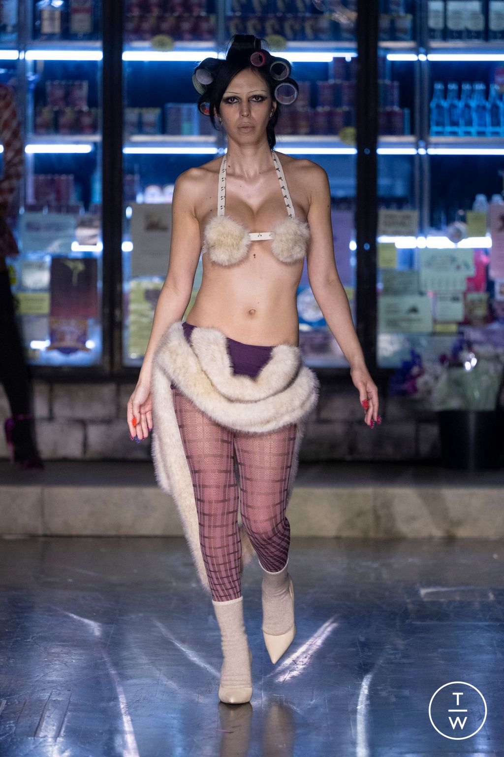 Fashion Week London Fall/Winter 2024 look 14 from the Sinead Gorey collection 女装