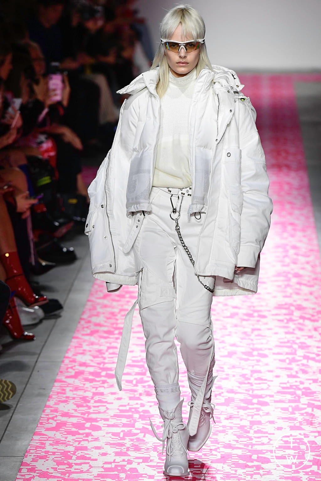 Fashion Week Milan Fall/Winter 2019 look 13 de la collection Iceberg womenswear