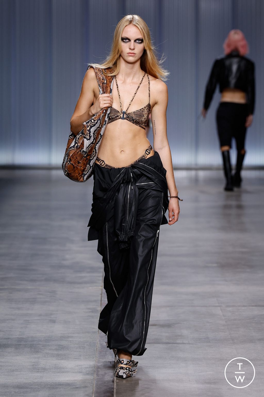 Fashion Week Milan Spring/Summer 2024 look 9 de la collection Iceberg womenswear