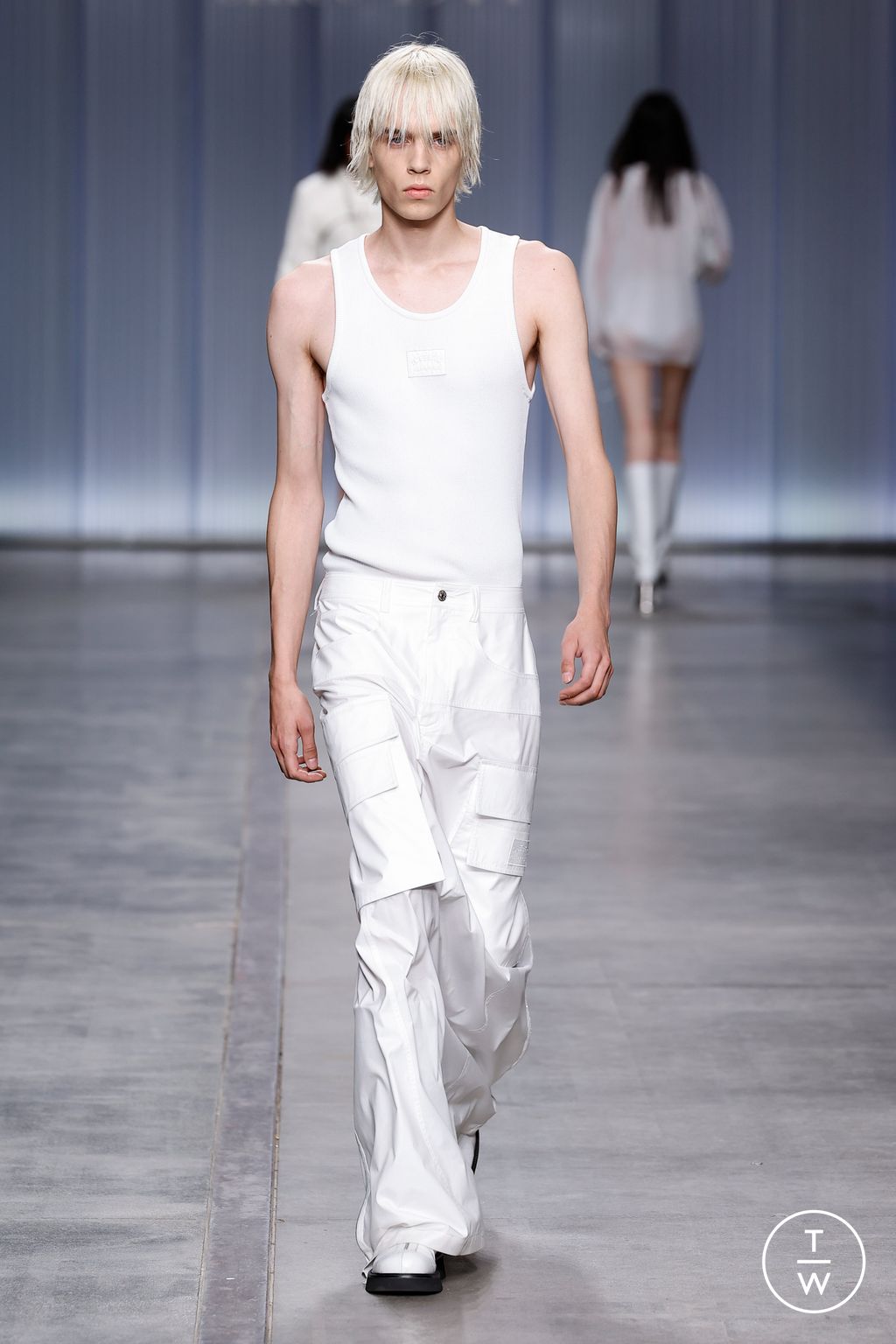 Fashion Week Milan Spring/Summer 2024 look 17 from the Iceberg collection womenswear