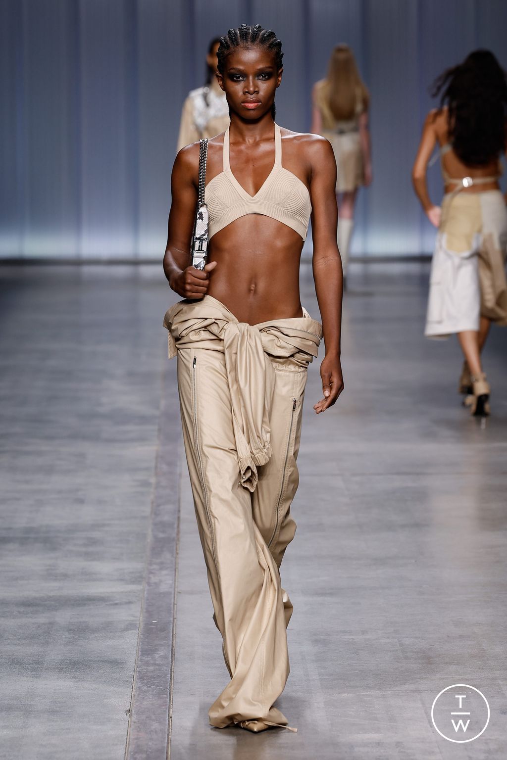 Fashion Week Milan Spring/Summer 2024 look 23 from the Iceberg collection womenswear