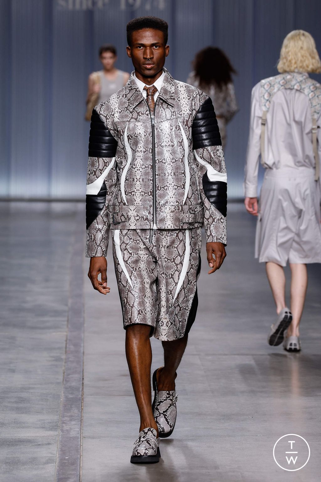 Fashion Week Milan Spring/Summer 2024 look 32 from the Iceberg collection 女装