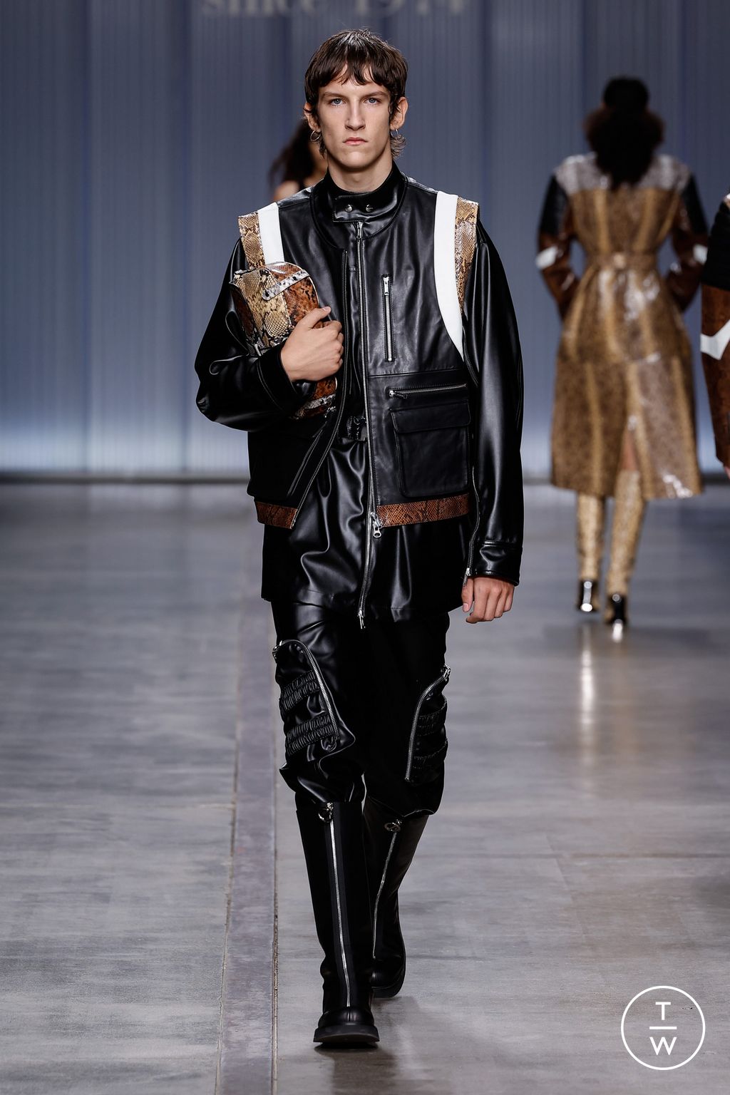 Fashion Week Milan Spring/Summer 2024 look 36 from the Iceberg collection womenswear