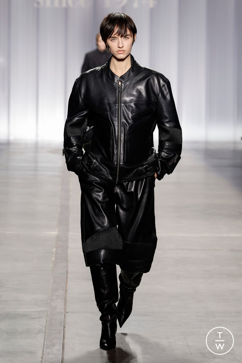 Fashion Week Milan Fall/Winter 2023 look 1 de la collection Iceberg womenswear
