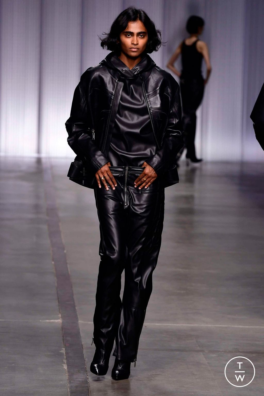 Fashion Week Milan Fall/Winter 2023 look 6 de la collection Iceberg womenswear