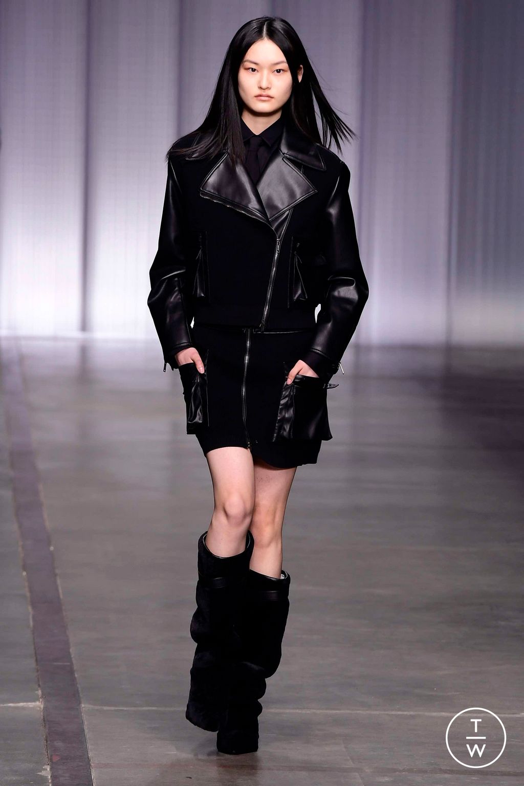 Fashion Week Milan Fall/Winter 2023 look 12 de la collection Iceberg womenswear
