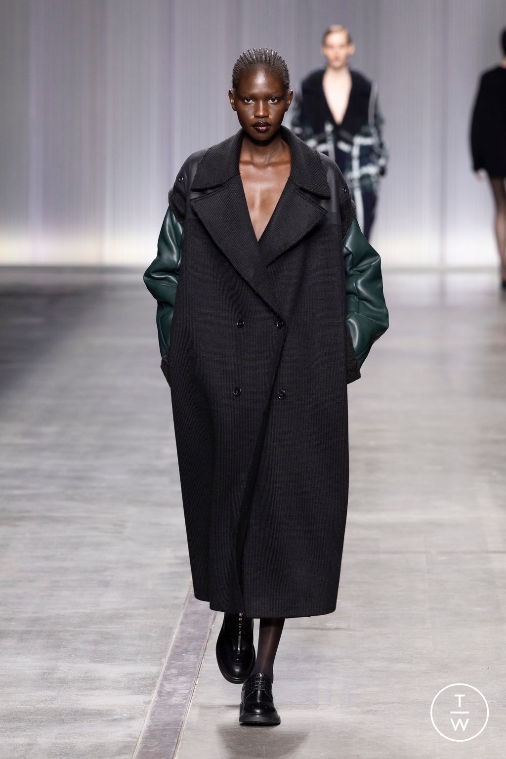 Fashion Week Milan Fall/Winter 2024 look 16 de la collection Iceberg womenswear
