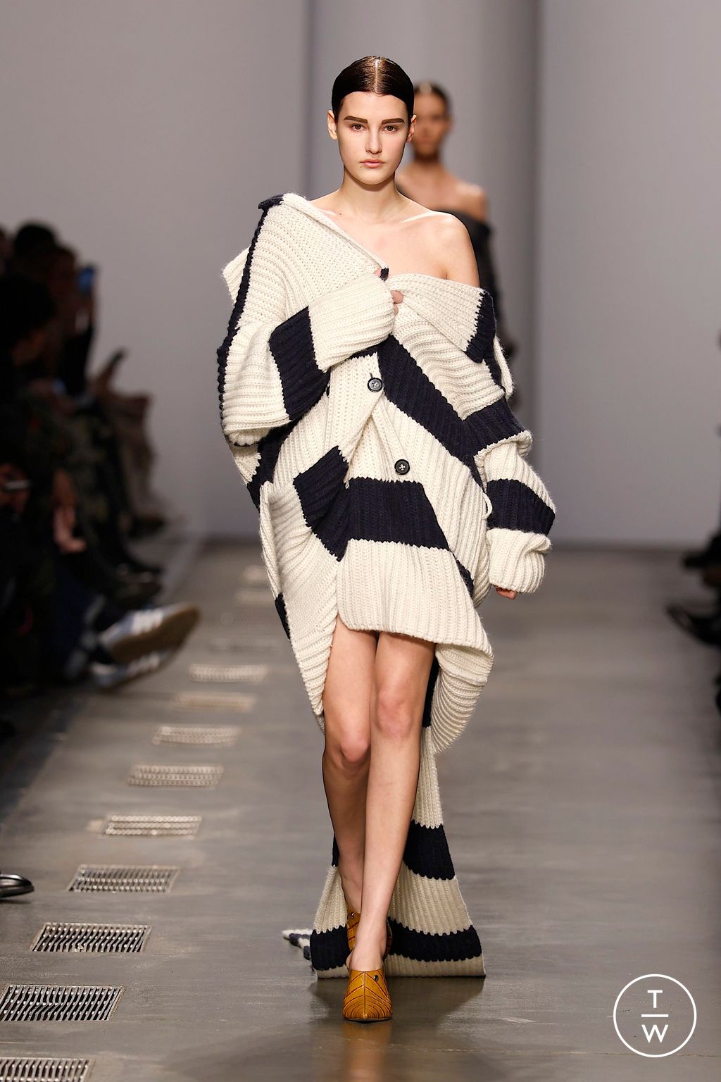 Fashion Week Milan Fall/Winter 2025 look 39 from the Iceberg collection womenswear
