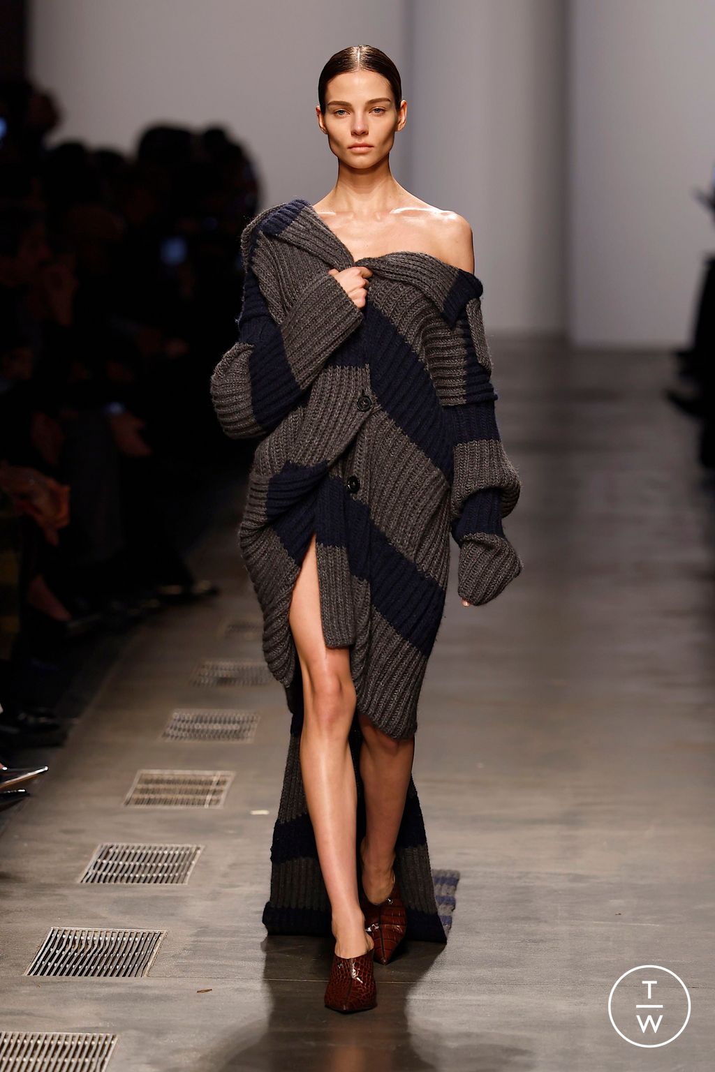 Fashion Week Milan Fall/Winter 2025 look 40 from the Iceberg collection womenswear