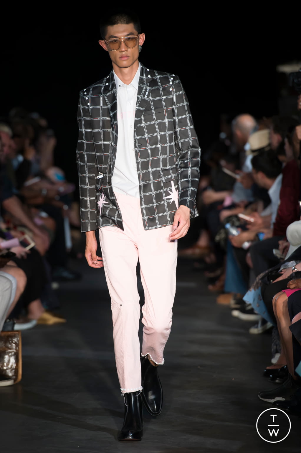 Fashion Week Paris Spring/Summer 2018 look 6 from the Icosae collection menswear