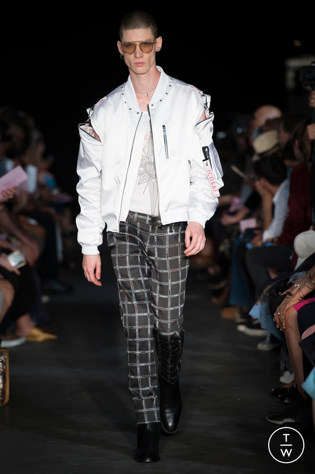 Fashion Week Paris Spring/Summer 2018 look 8 from the Icosae collection menswear