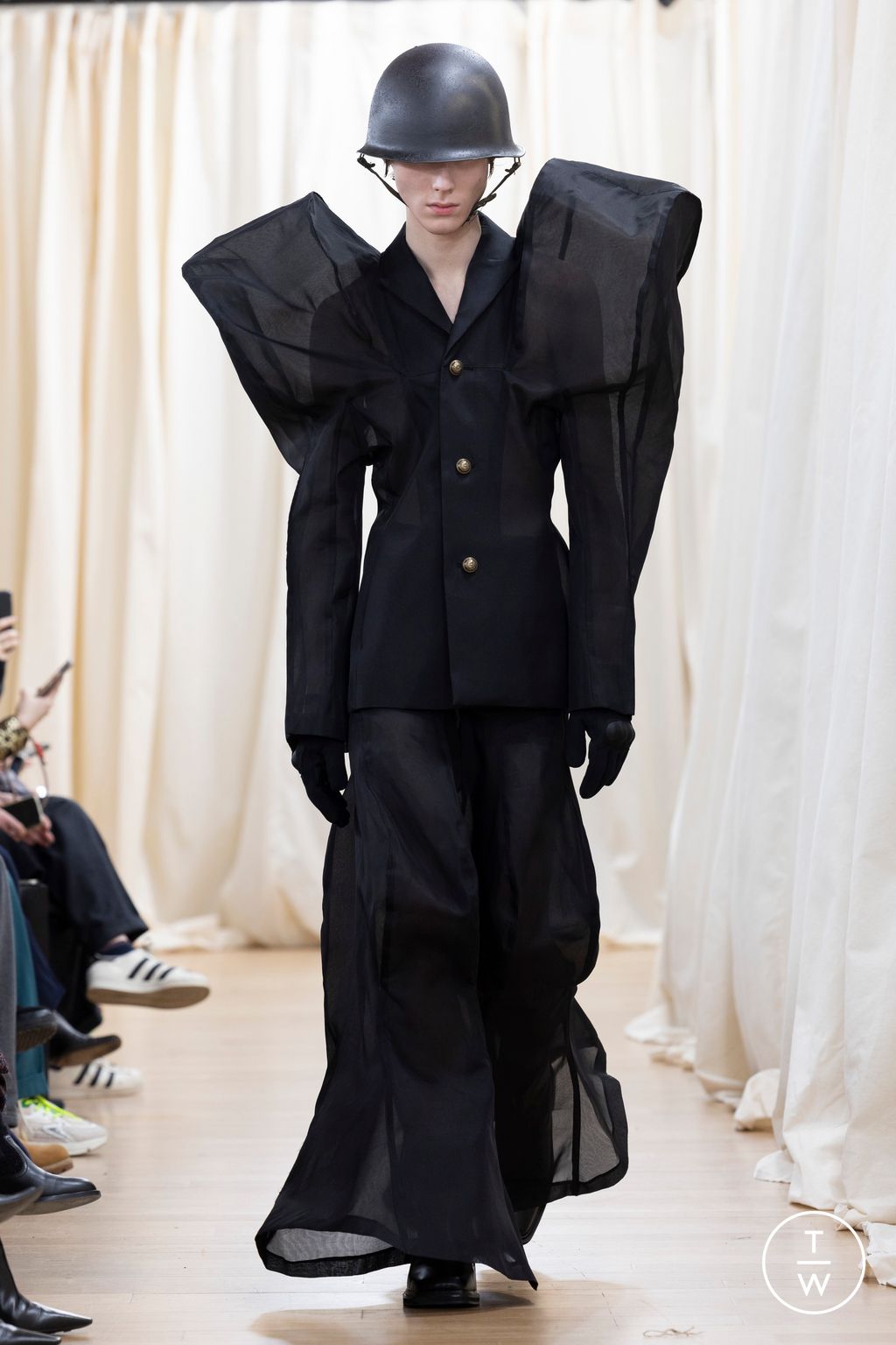 Fashion Week Paris Fall/Winter 2023 look 43 from the IFM PARIS collection 女装