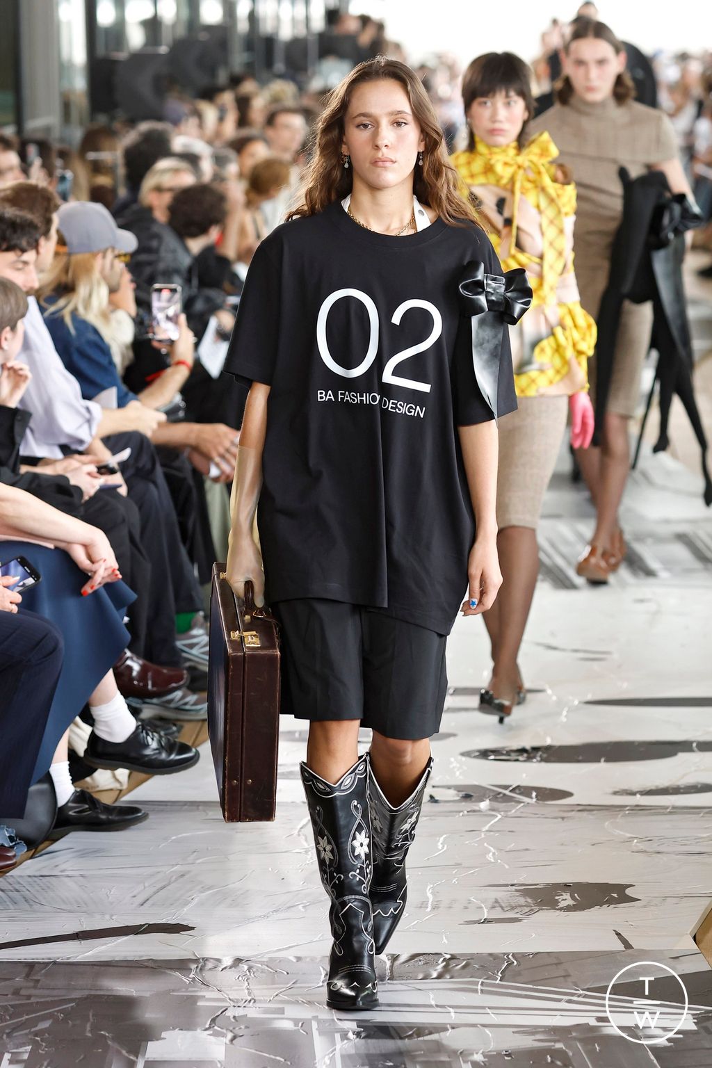 Fashion Week Paris Spring/Summer 2025 look 8 from the IFM PARIS collection menswear