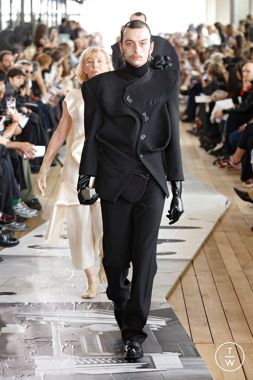 Fashion Week Paris Spring/Summer 2025 look 11 from the IFM PARIS collection menswear