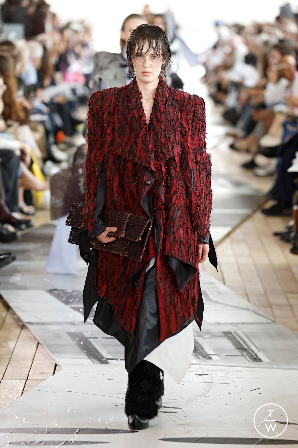 Fashion Week Paris Spring-Summer 2025 look 30 from the IFM PARIS collection 男装