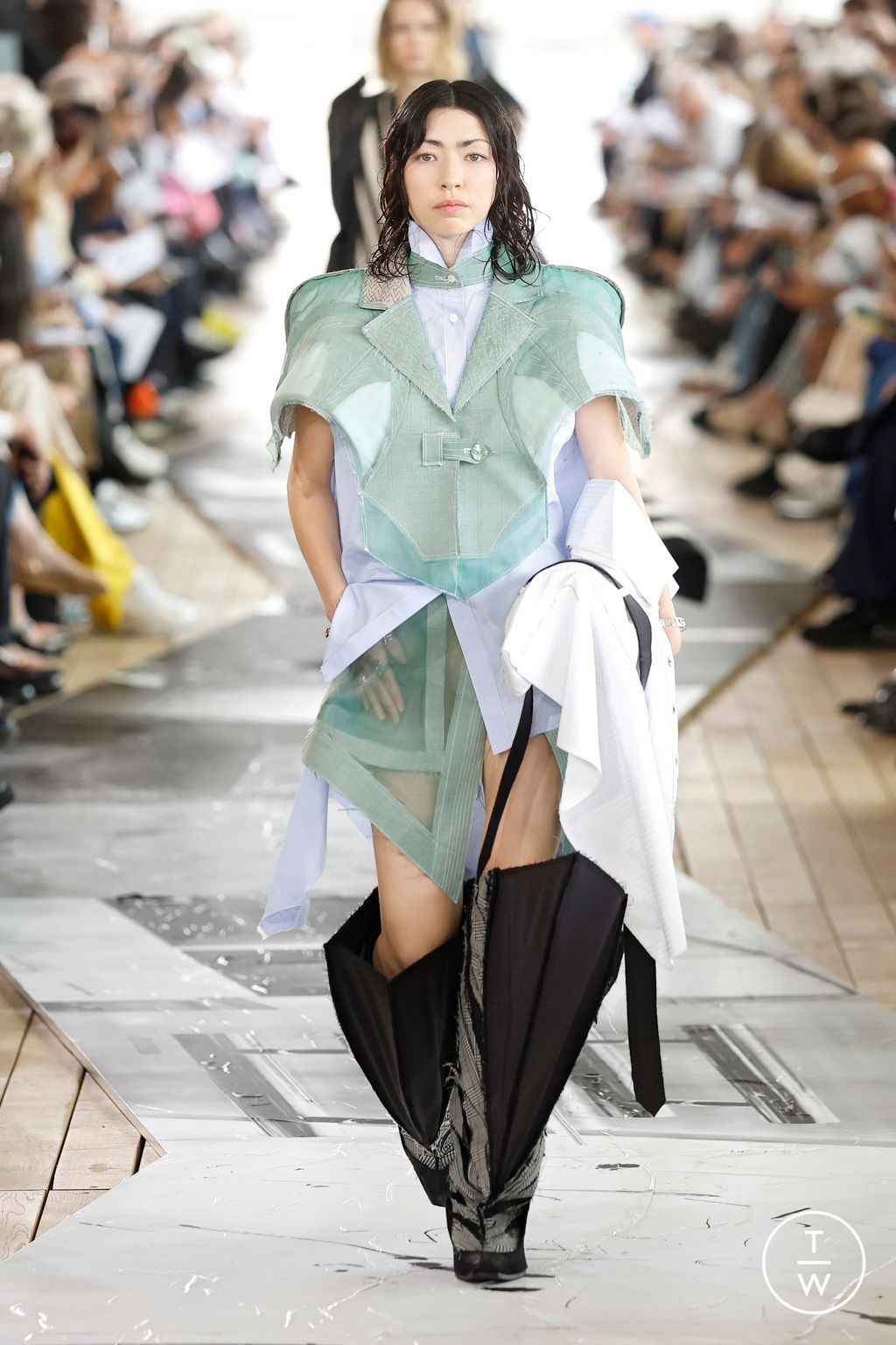 Fashion Week Paris Spring-Summer 2025 look 33 from the IFM PARIS collection 男装