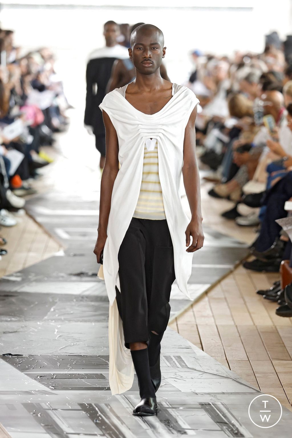 Fashion Week Paris Spring-Summer 2025 look 37 from the IFM PARIS collection menswear