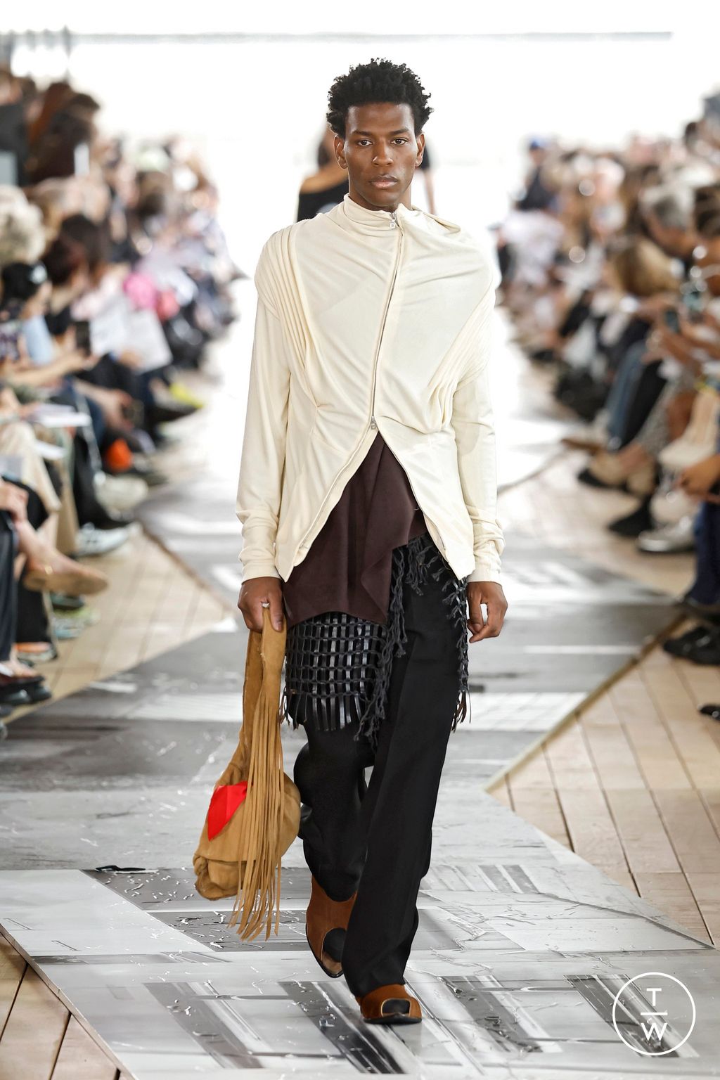 Fashion Week Paris Spring-Summer 2025 look 42 from the IFM PARIS collection menswear