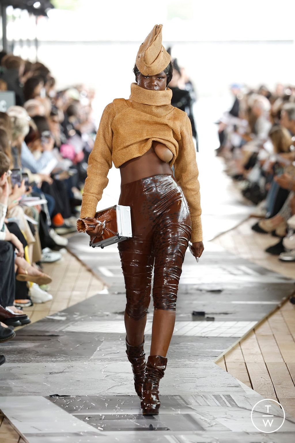 Fashion Week Paris Spring-Summer 2025 look 46 de la collection IFM PARIS menswear