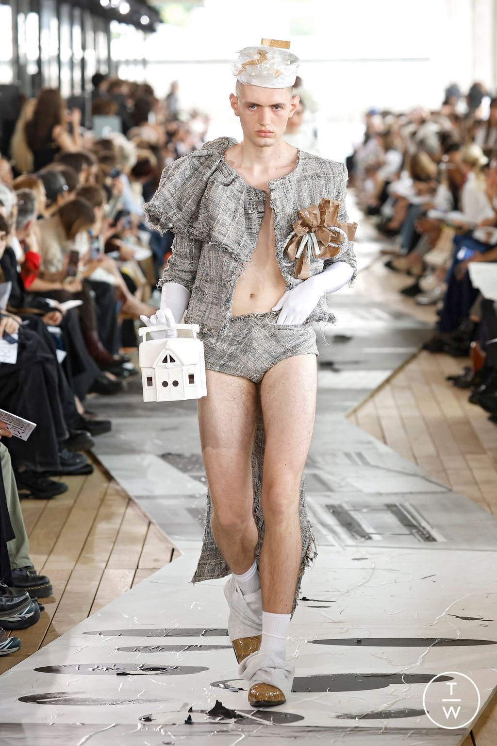 Fashion Week Paris Spring-Summer 2025 look 65 from the IFM PARIS collection 男装