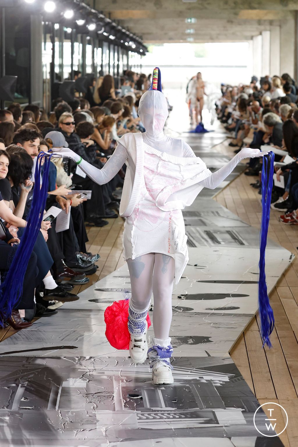 Fashion Week Paris Spring-Summer 2025 look 75 from the IFM PARIS collection 男装