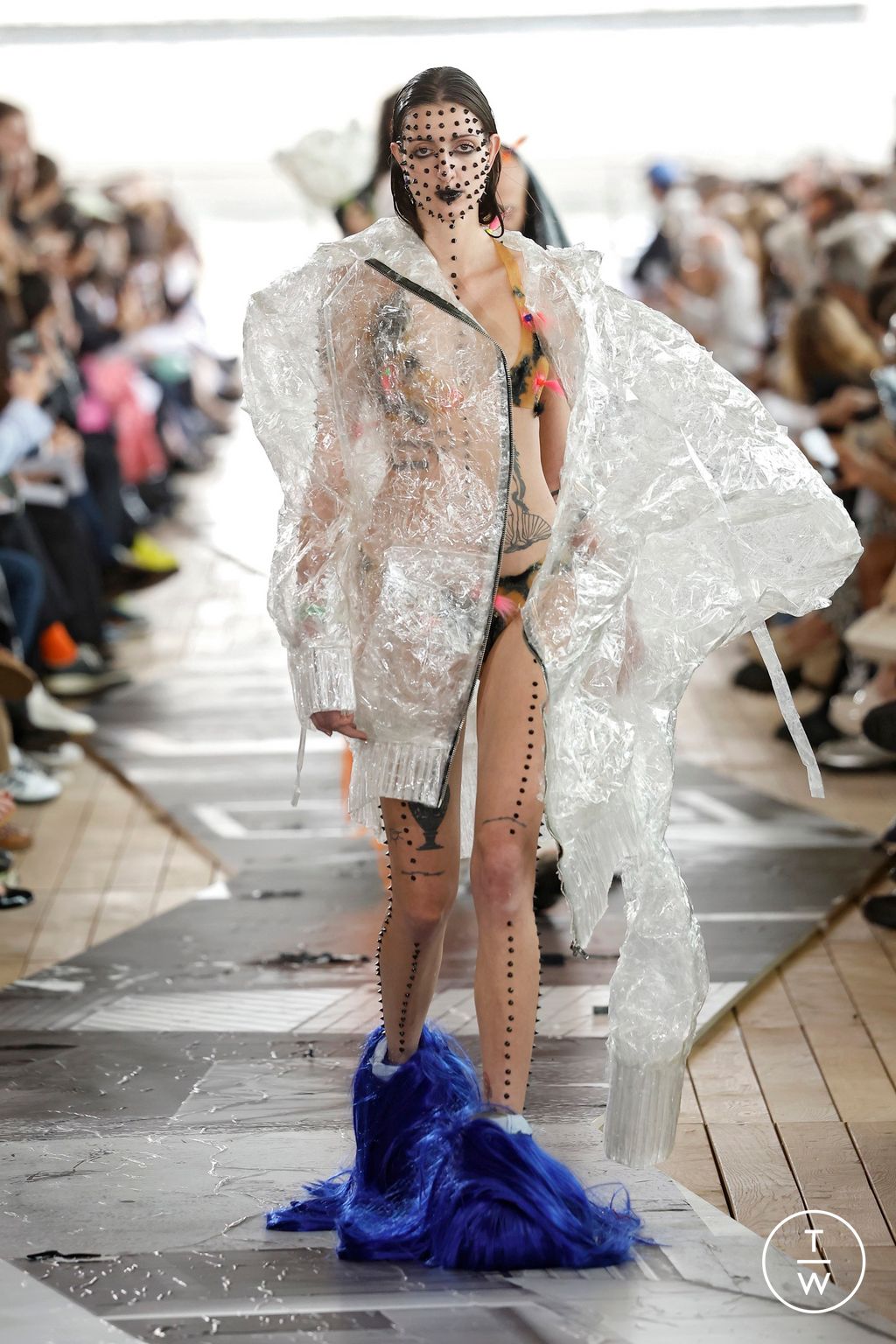 Fashion Week Paris Spring-Summer 2025 look 76 from the IFM PARIS collection 男装