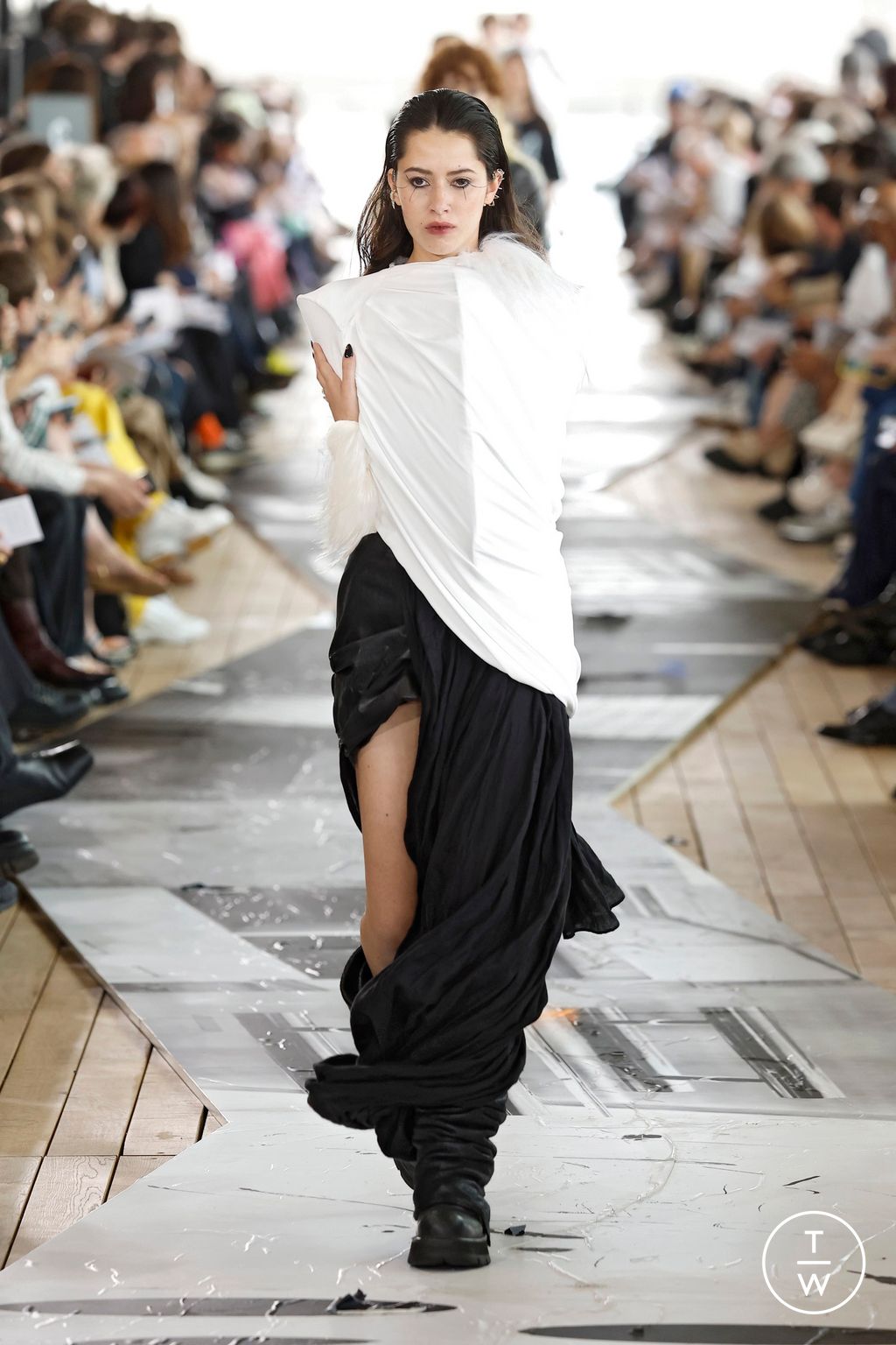 Fashion Week Paris Spring/Summer 2025 look 89 from the IFM PARIS collection menswear