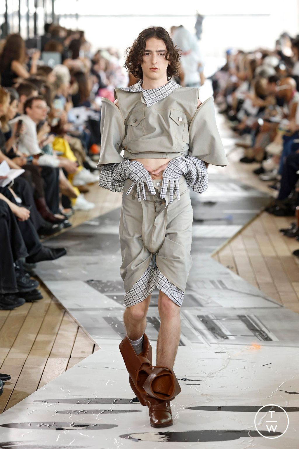 Fashion Week Paris Spring-Summer 2025 look 94 from the IFM PARIS collection 男装