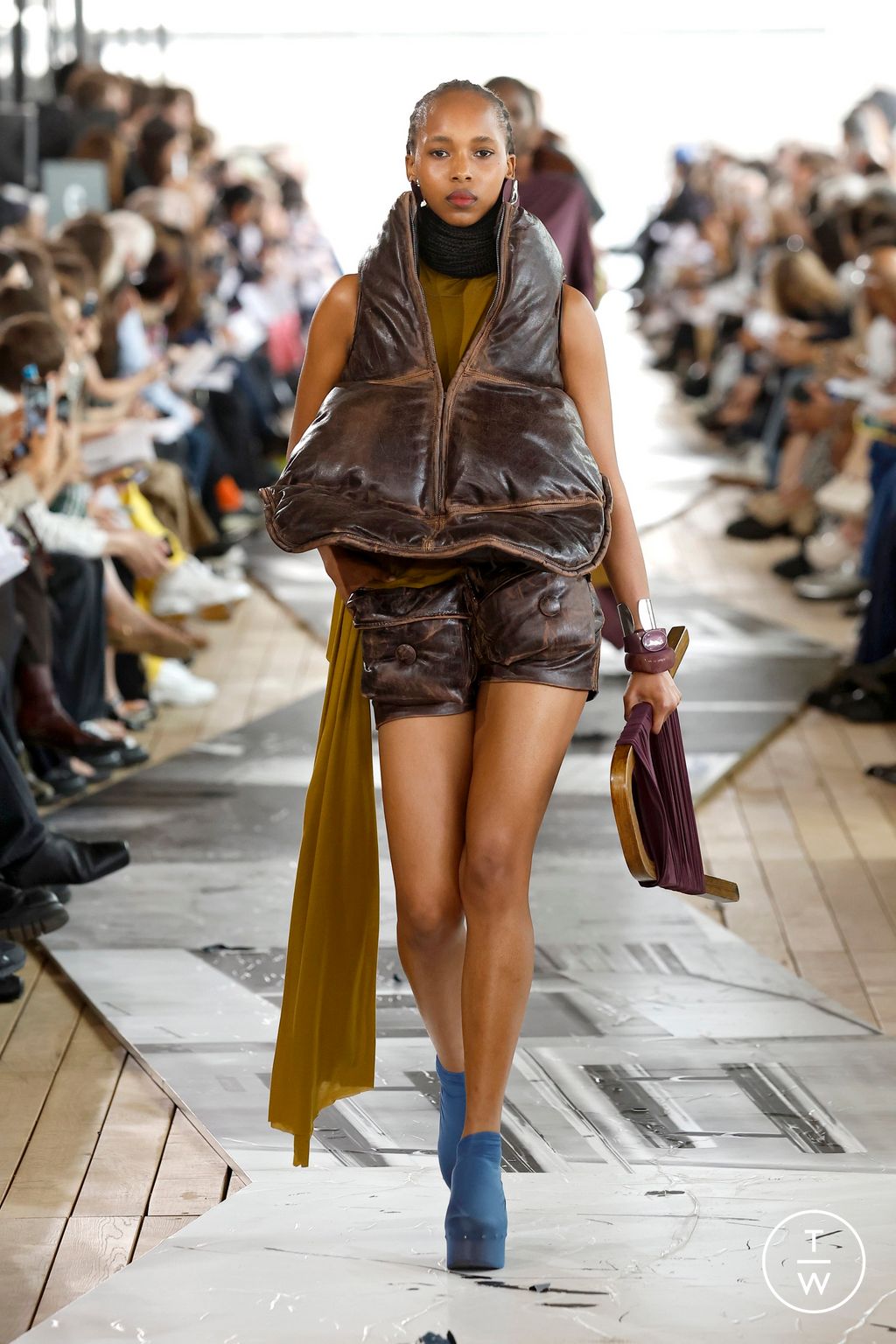Fashion Week Paris Spring-Summer 2025 look 100 de la collection IFM PARIS menswear