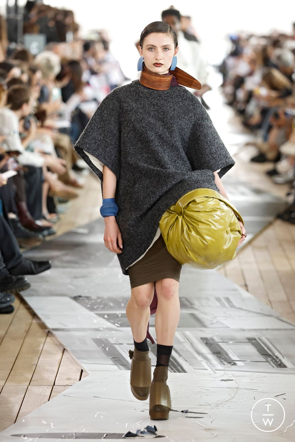 Fashion Week Paris Spring-Summer 2025 look 102 from the IFM PARIS collection 男装