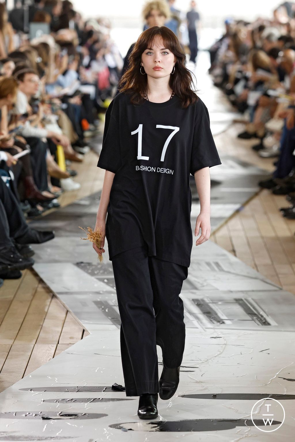 Fashion Week Paris Spring/Summer 2025 look 113 from the IFM PARIS collection menswear