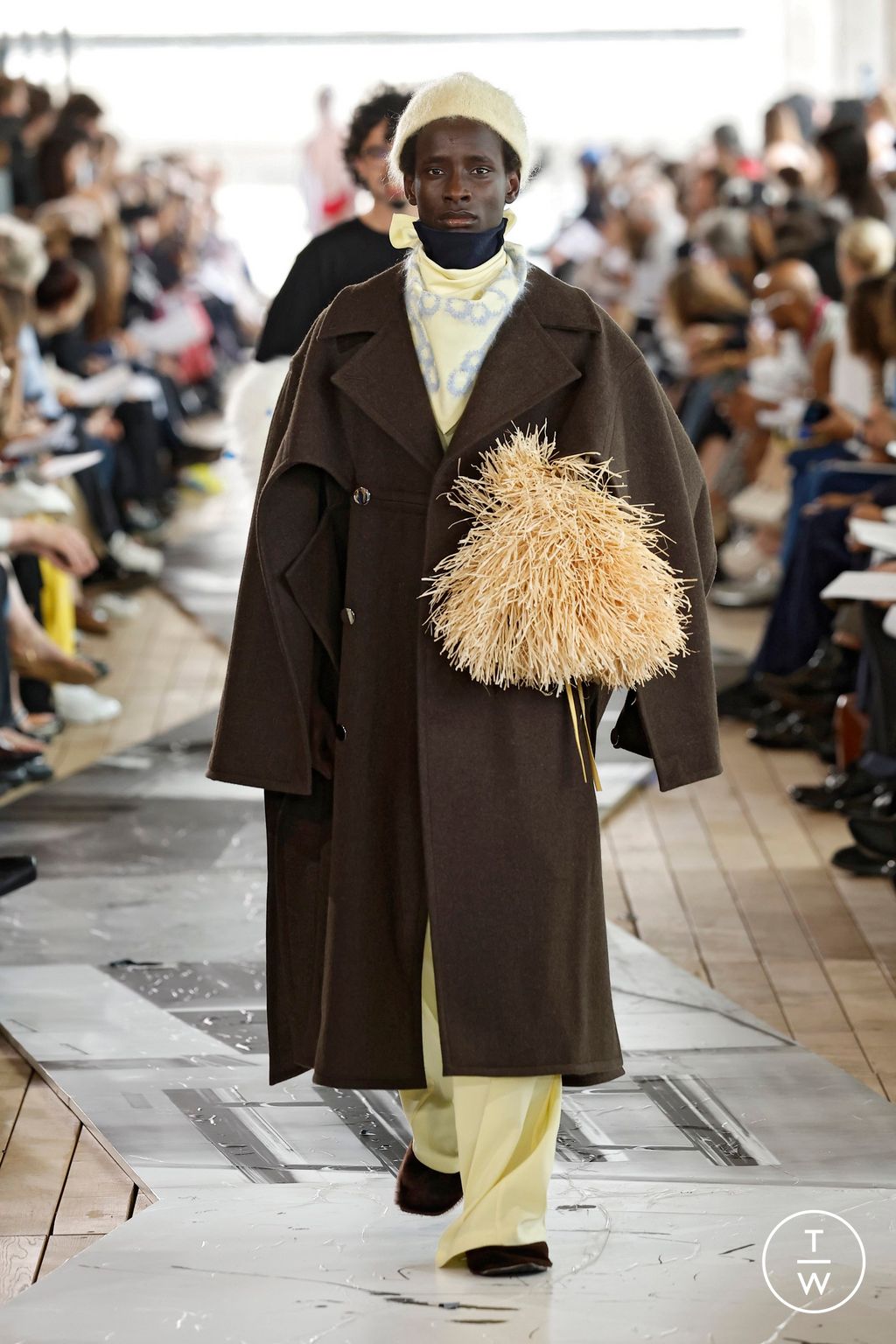 Fashion Week Paris Spring/Summer 2025 look 119 from the IFM PARIS collection menswear