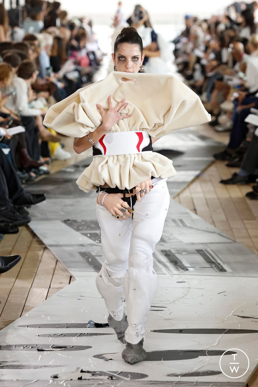 Fashion Week Paris Spring-Summer 2025 look 125 from the IFM PARIS collection 男装
