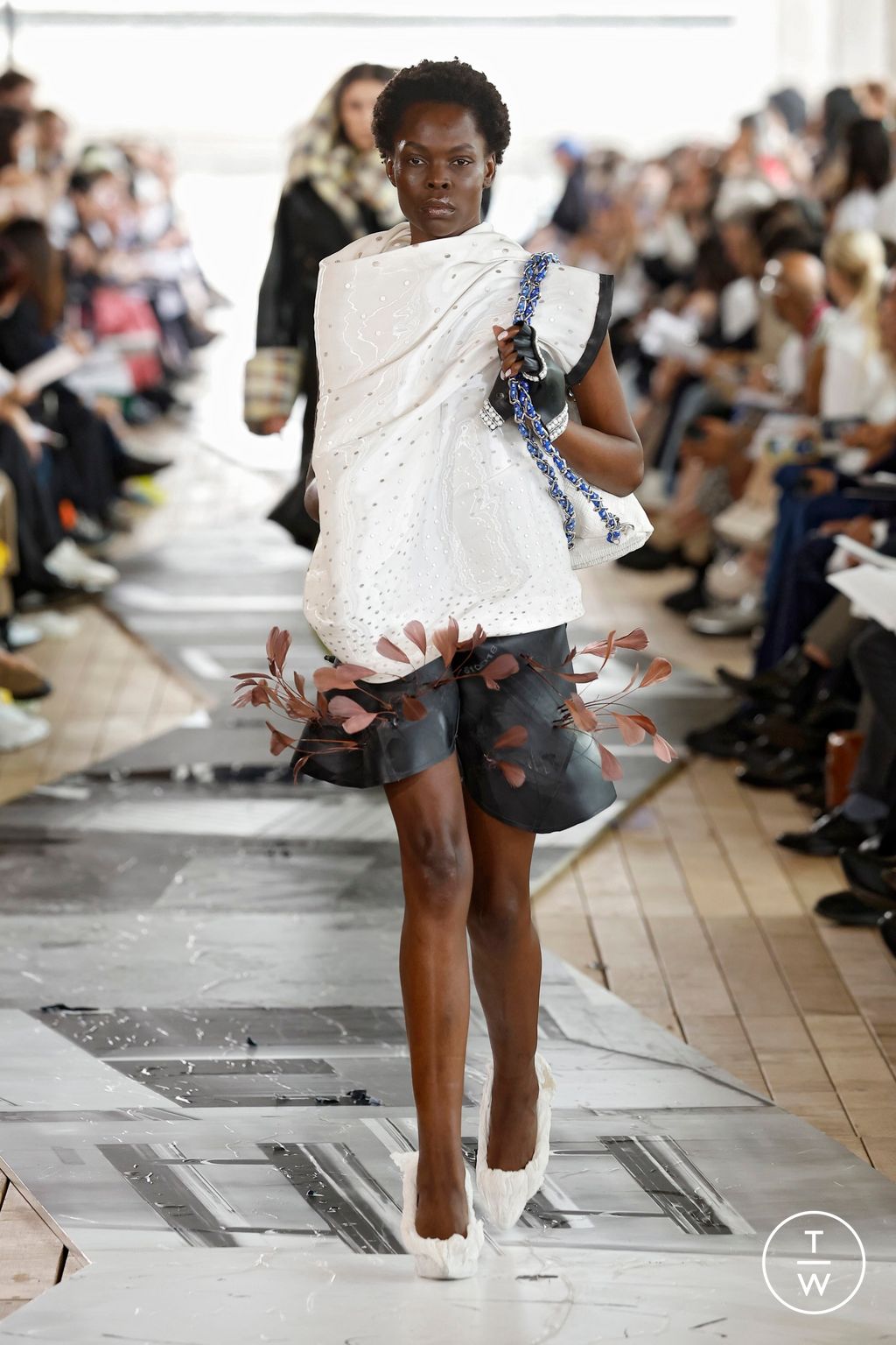 Fashion Week Paris Spring/Summer 2025 look 136 from the IFM PARIS collection menswear