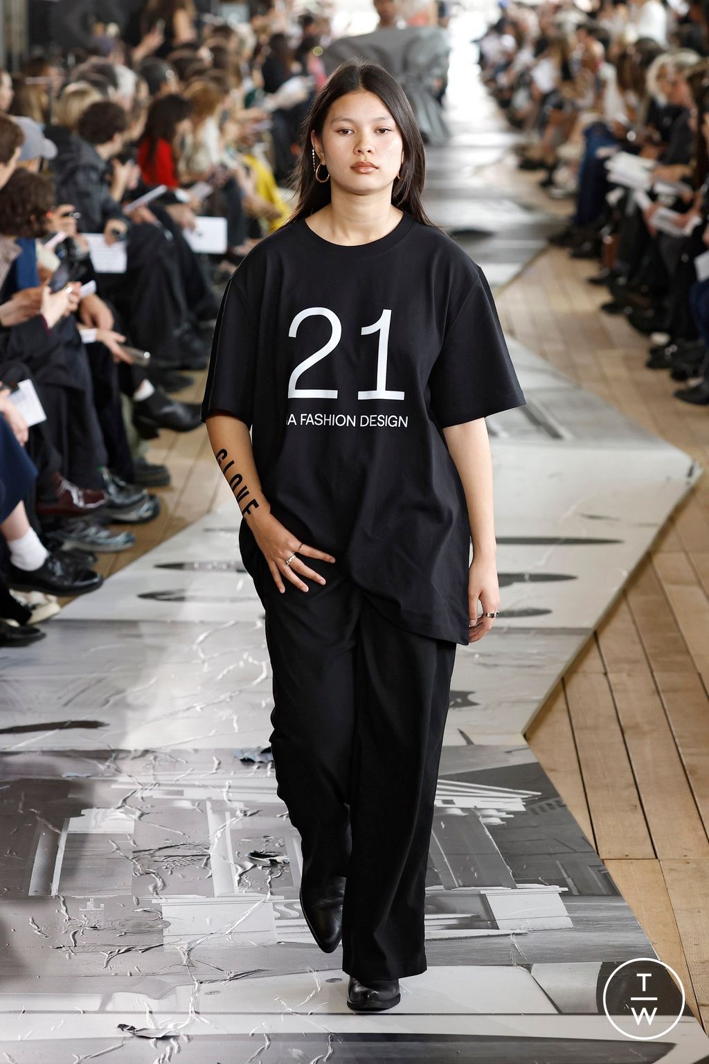 Fashion Week Paris Spring/Summer 2025 look 141 from the IFM PARIS collection menswear
