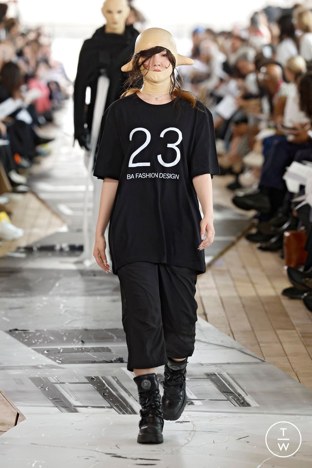 Fashion Week Paris Spring/Summer 2025 look 155 from the IFM PARIS collection menswear