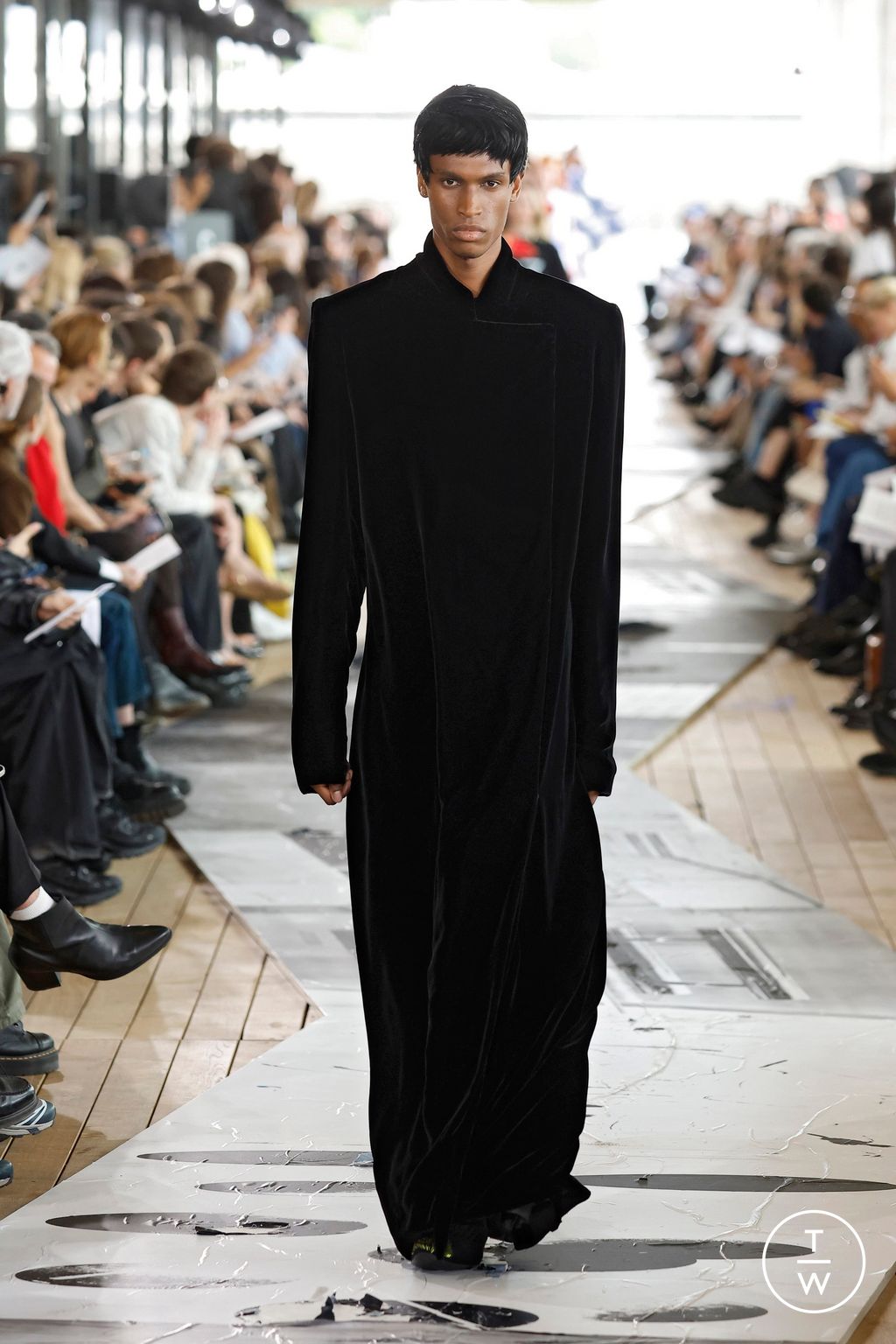 Fashion Week Paris Spring/Summer 2025 look 182 from the IFM PARIS collection menswear