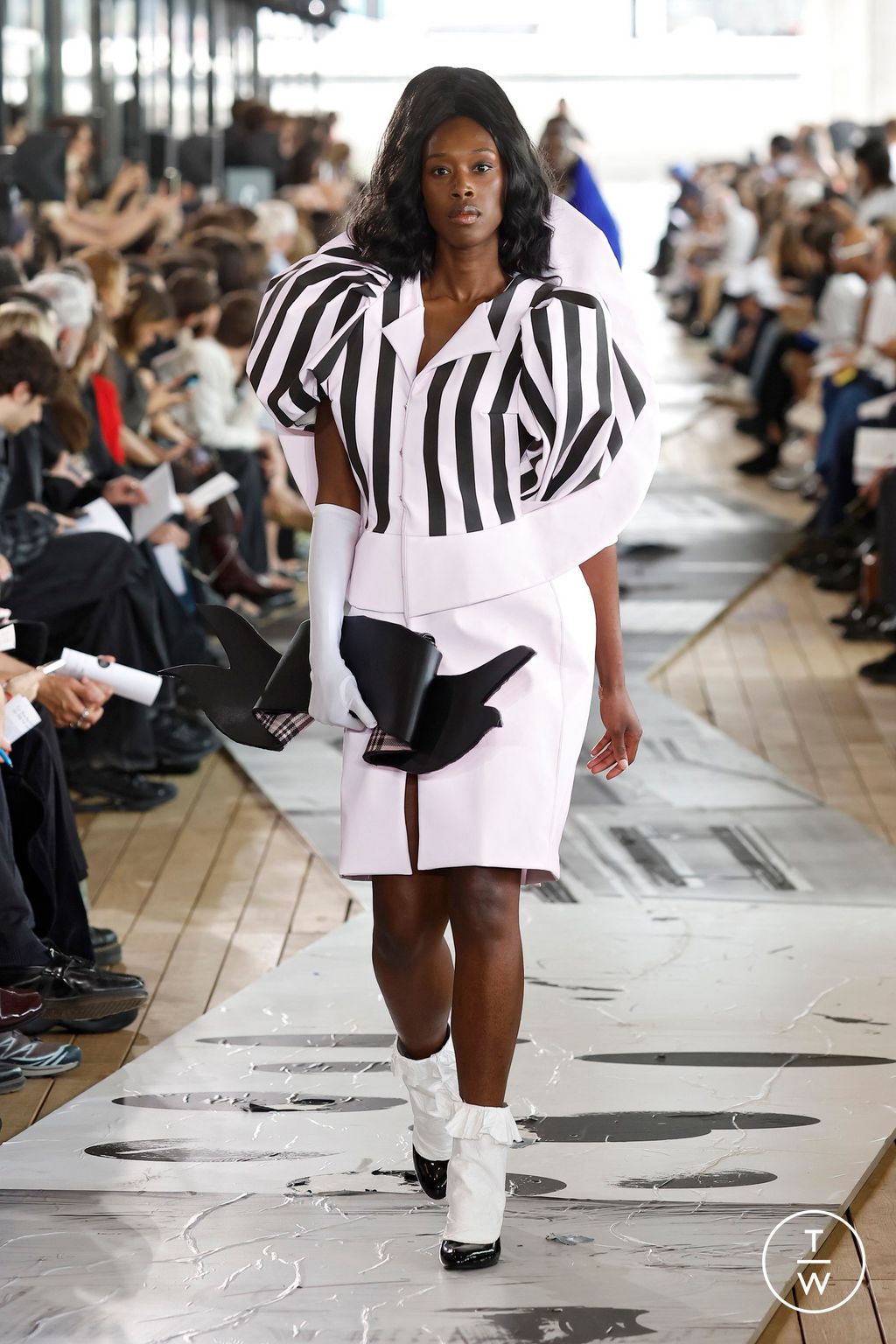 Fashion Week Paris Spring/Summer 2025 look 189 from the IFM PARIS collection menswear