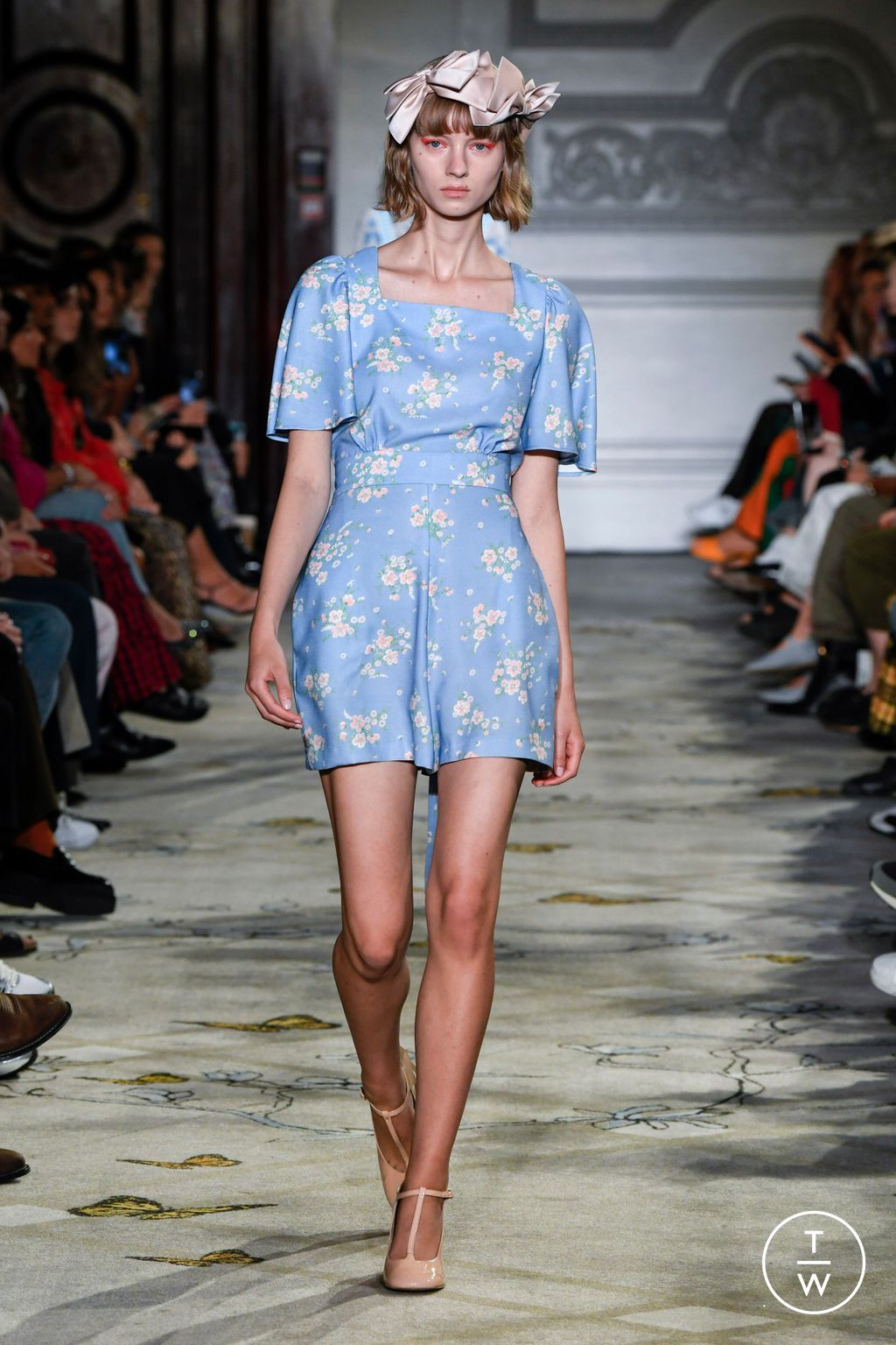 Fashion Week London Spring/Summer 2023 look 4 from the Paul & Joe collection 女装