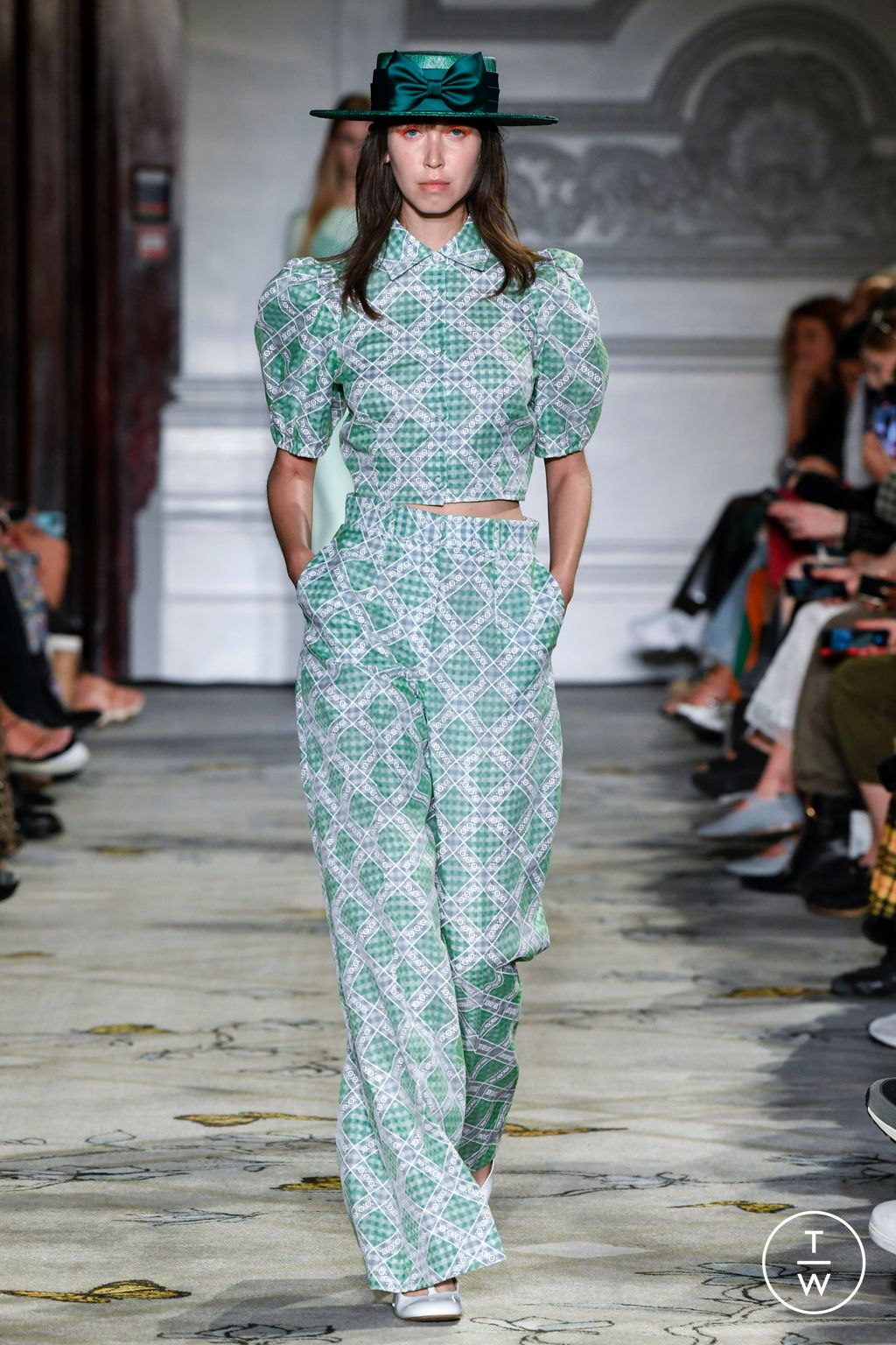 Fashion Week London Spring/Summer 2023 look 22 from the Paul & Joe collection 女装