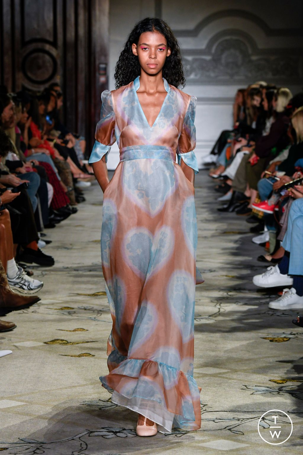 Fashion Week London Spring/Summer 2023 look 39 from the Paul & Joe collection 女装