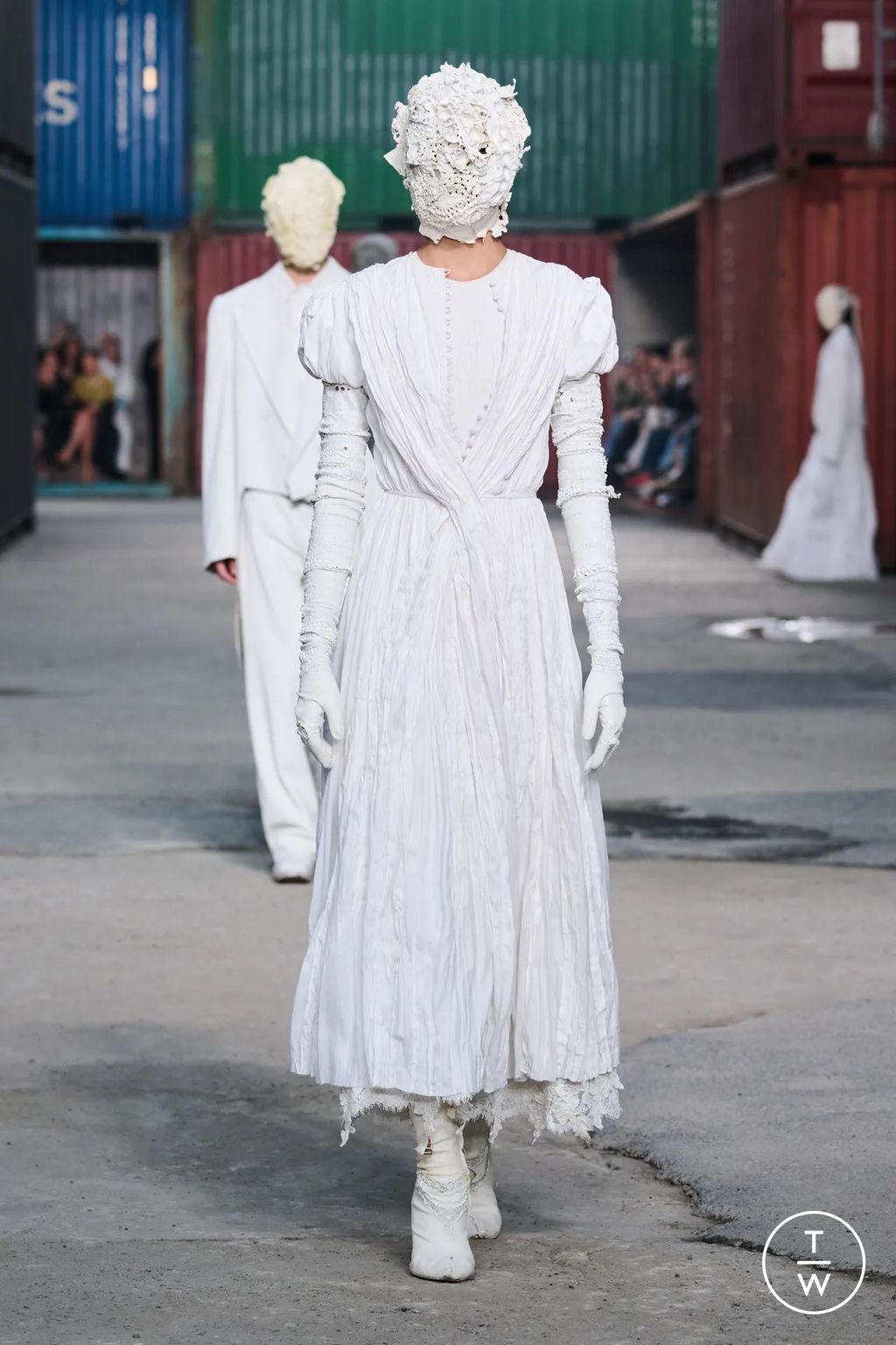 Fashion Week Paris Fall/Winter 2026 look 13 from the Maison Margiela collection womenswear
