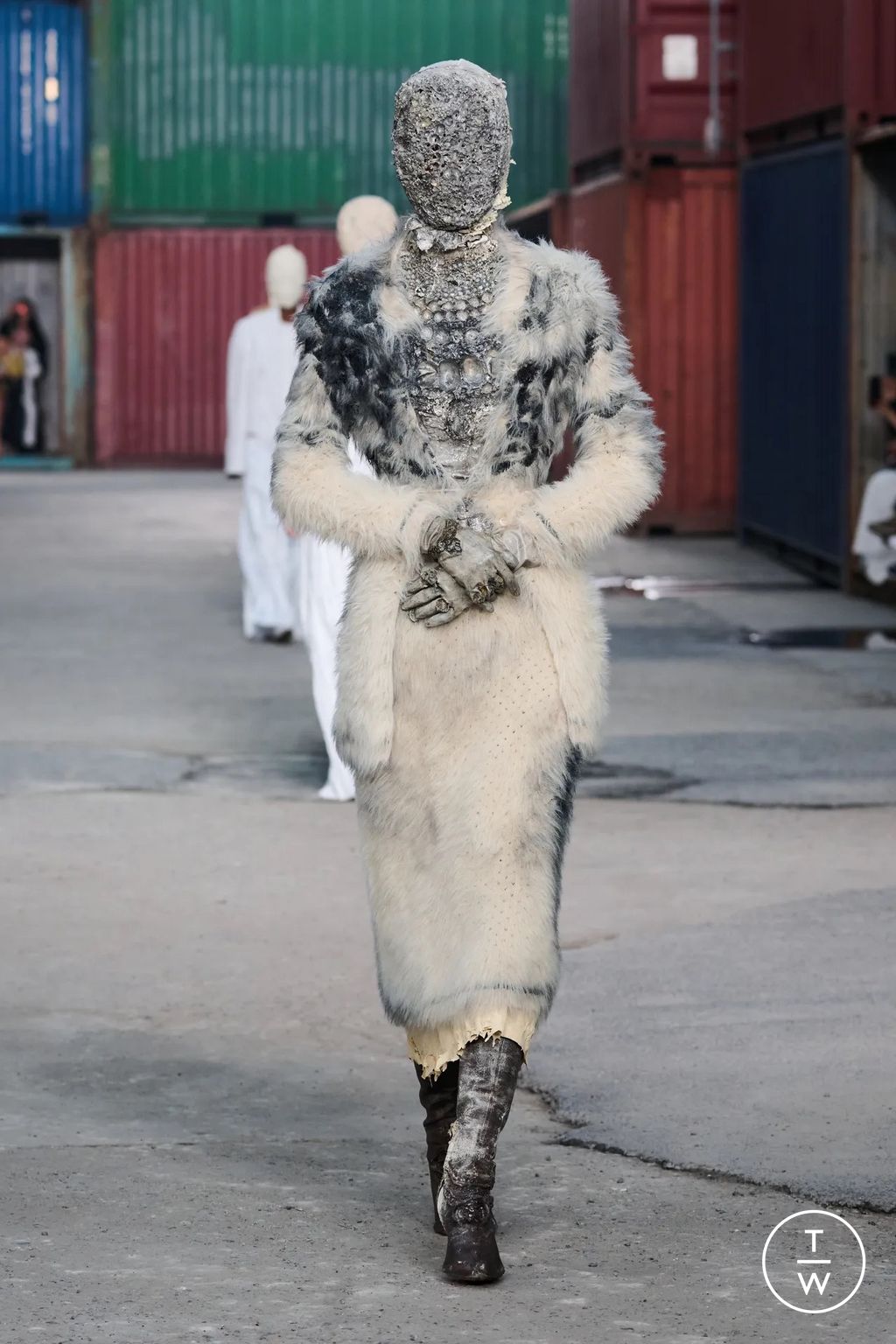Fashion Week Paris Fall/Winter 2026 look 15 from the Maison Margiela collection womenswear