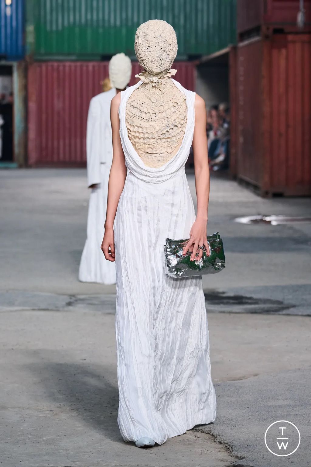 Fashion Week Paris Fall/Winter 2026 look 16 from the Maison Margiela collection womenswear
