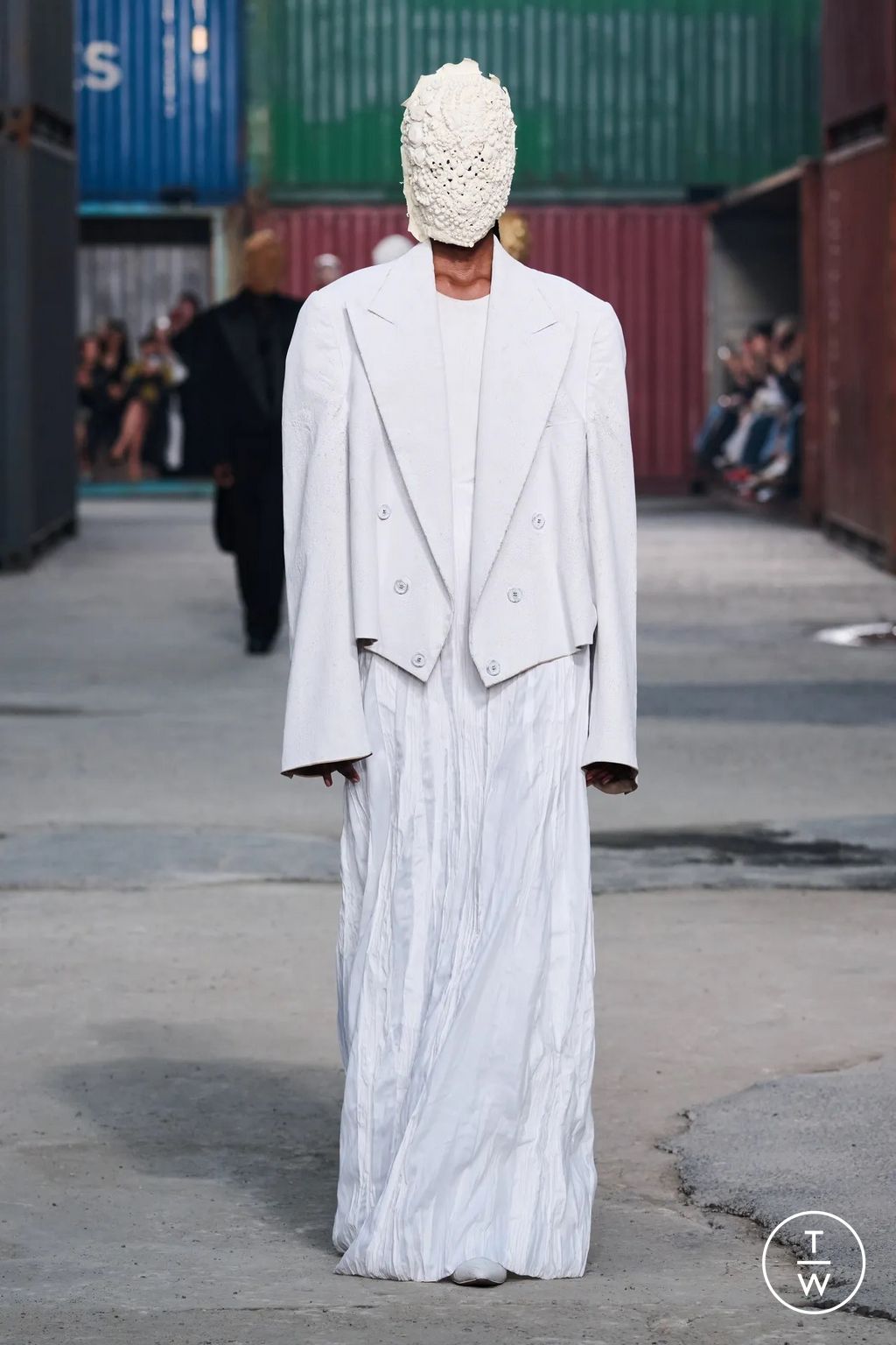 Fashion Week Paris Fall/Winter 2026 look 17 from the Maison Margiela collection womenswear