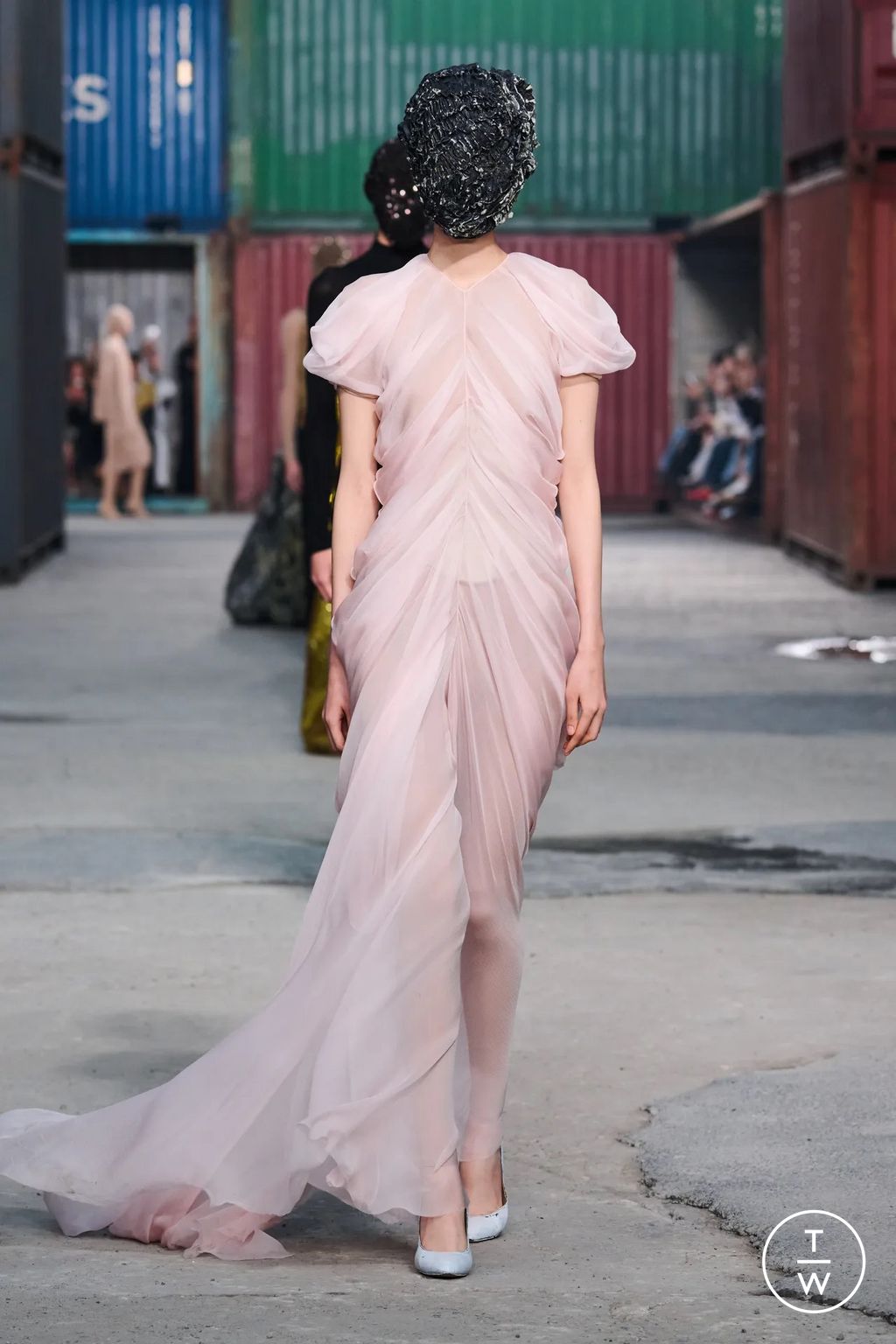 Fashion Week Paris Fall/Winter 2026 look 21 from the Maison Margiela collection womenswear