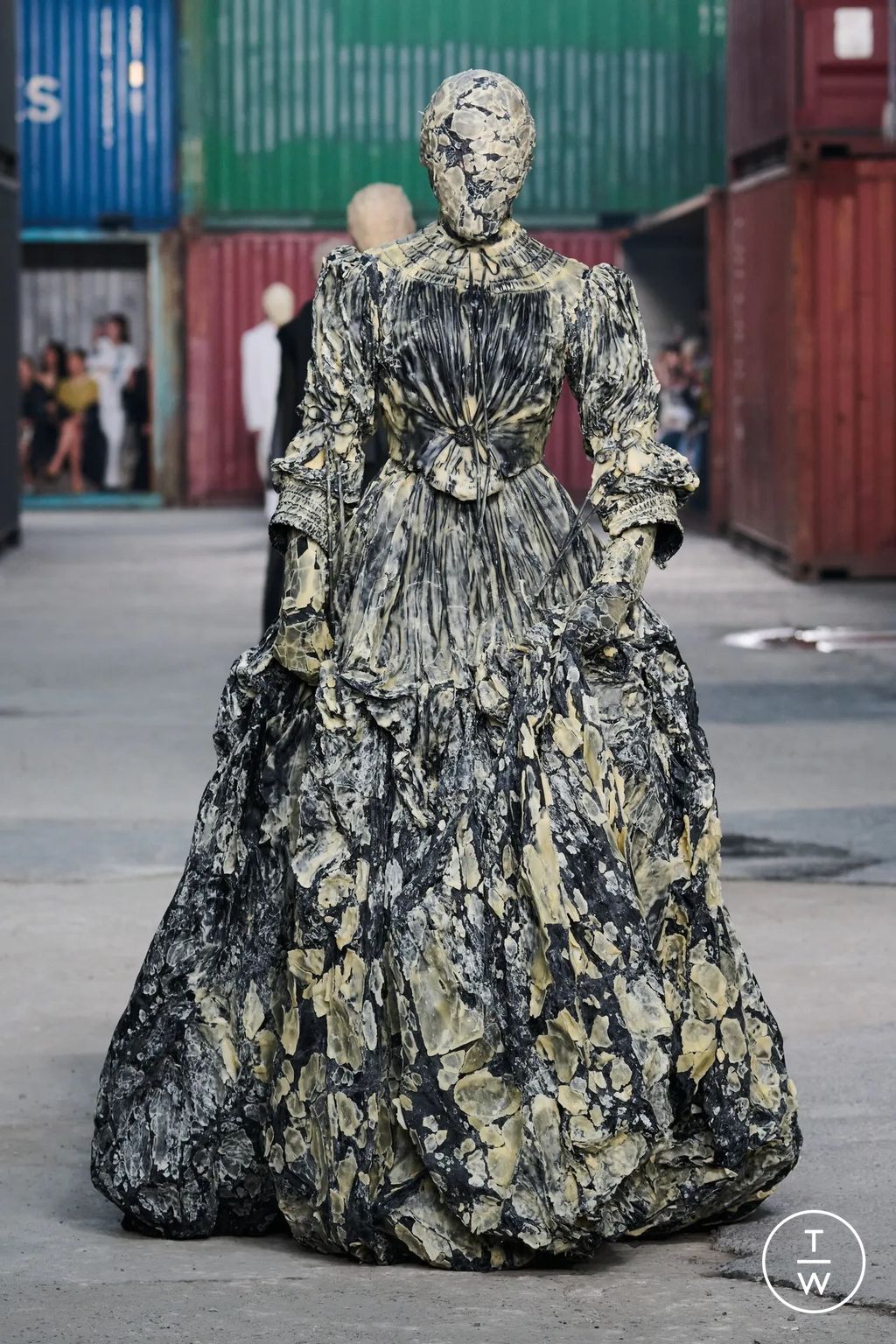 Fashion Week Paris Fall/Winter 2026 look 25 from the Maison Margiela collection womenswear