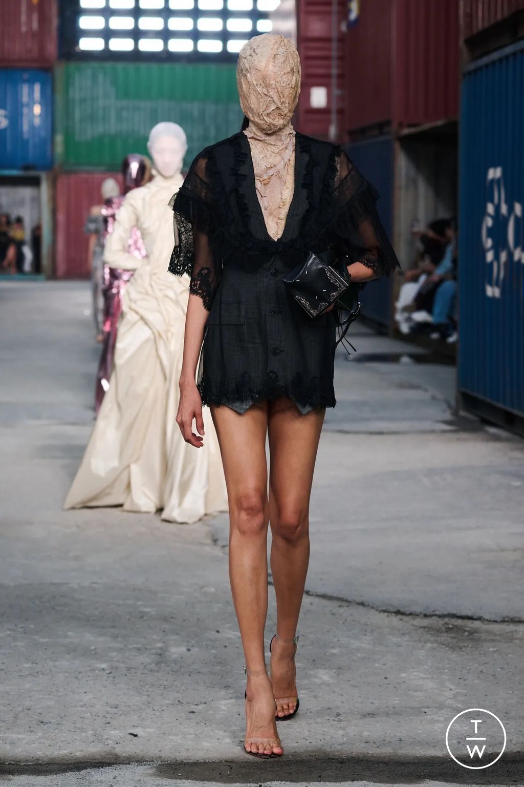 Fashion Week Paris Fall/Winter 2026 look 28 from the Maison Margiela collection womenswear