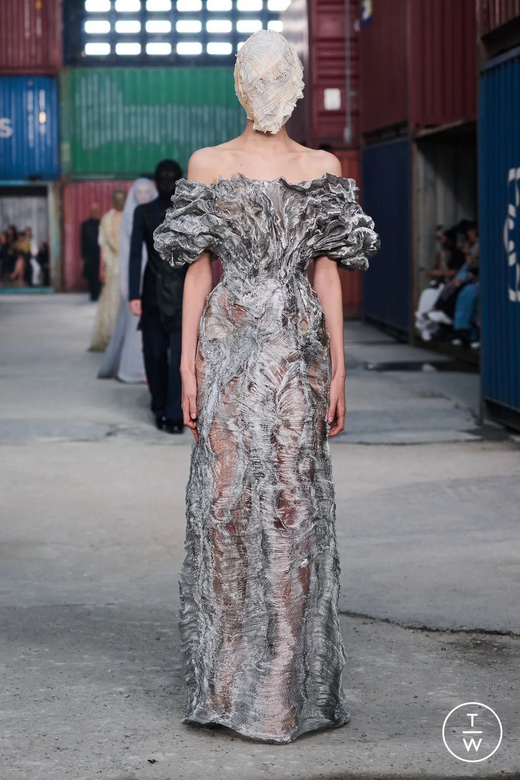 Fashion Week Paris Fall/Winter 2026 look 32 from the Maison Margiela collection womenswear